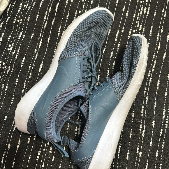 Nike slide on navy sneaker, size 10 - Picture 7 of 8